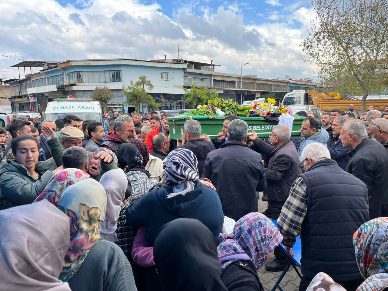 Milas’ta Yaşam Mücadelesi Acıyla Son Buldu: Osman Ateş Dualarla Uğurlandı 2